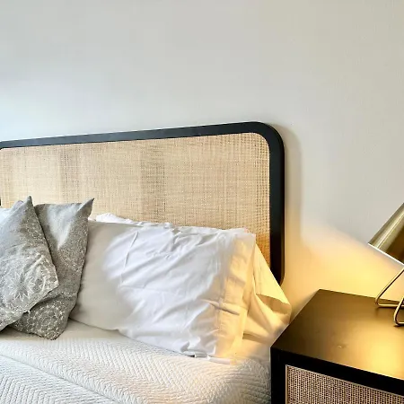 Center - Eaw Homes Апартаменты *